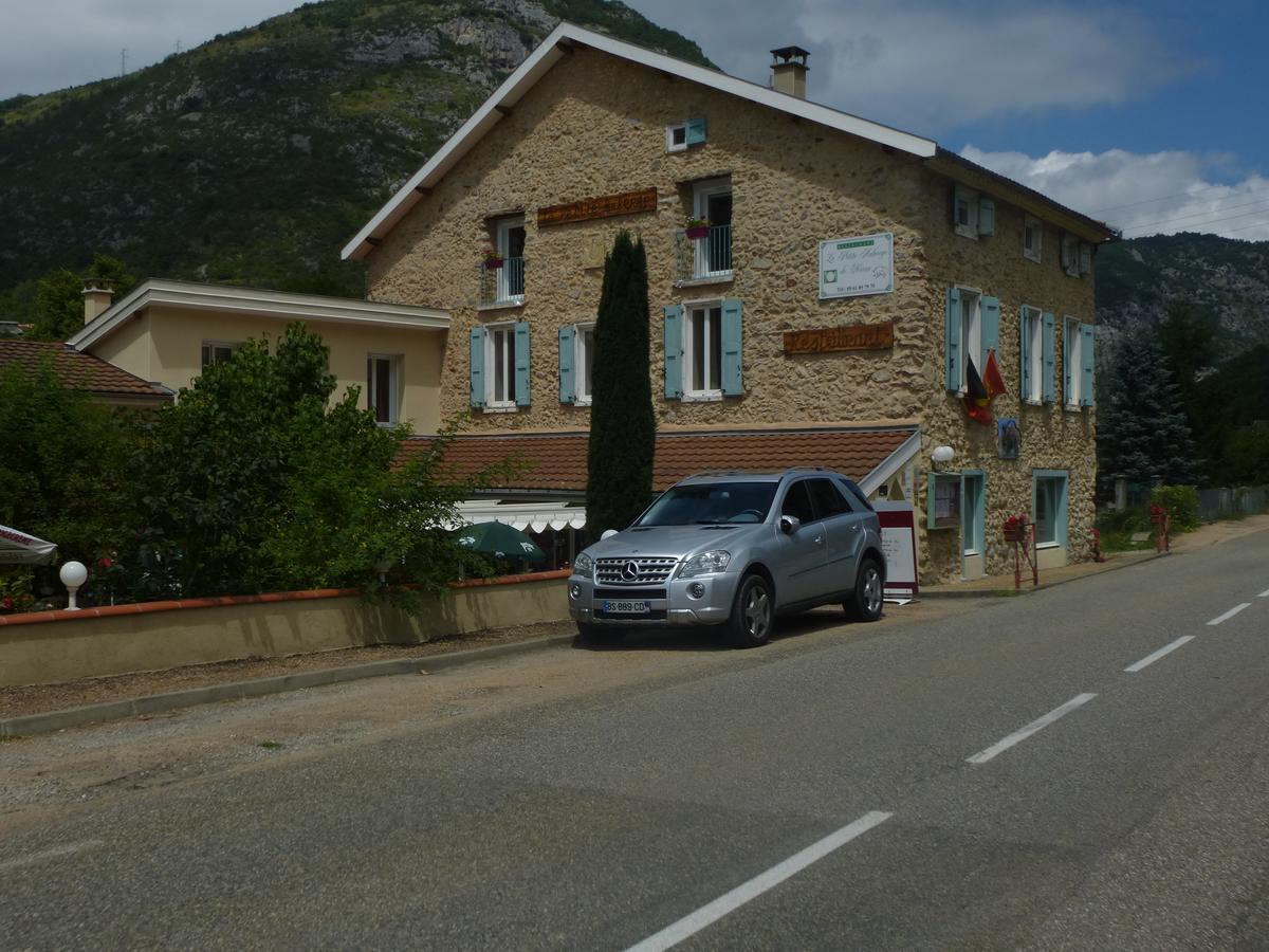 La Petite Auberge De Niaux Exteriör bild