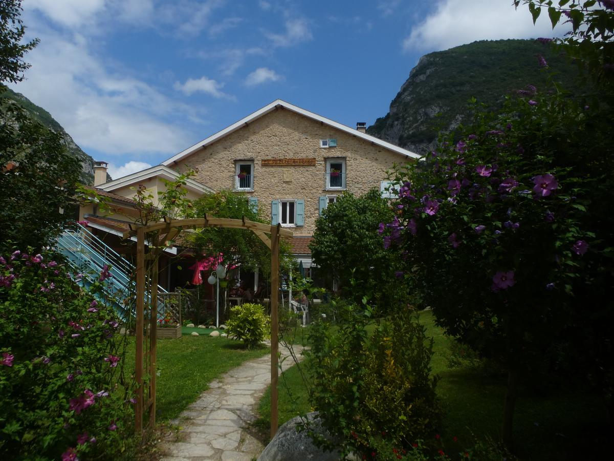 La Petite Auberge De Niaux Exteriör bild